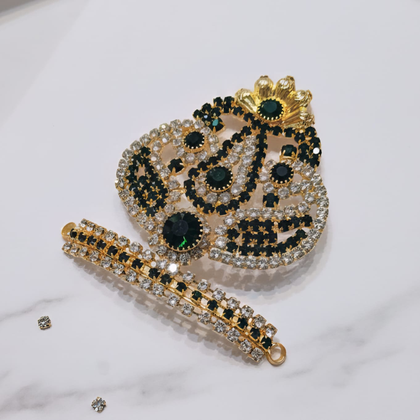 સુવર્ણા શીખર લાડુ ગોપાલ મુકુટ - મિક્સ કલર / 12 નો પેક