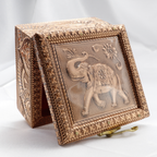 લાડુ ગોપાલ માટે દરરોજ પૂજા પેટીનો ઉપયોગ કરો