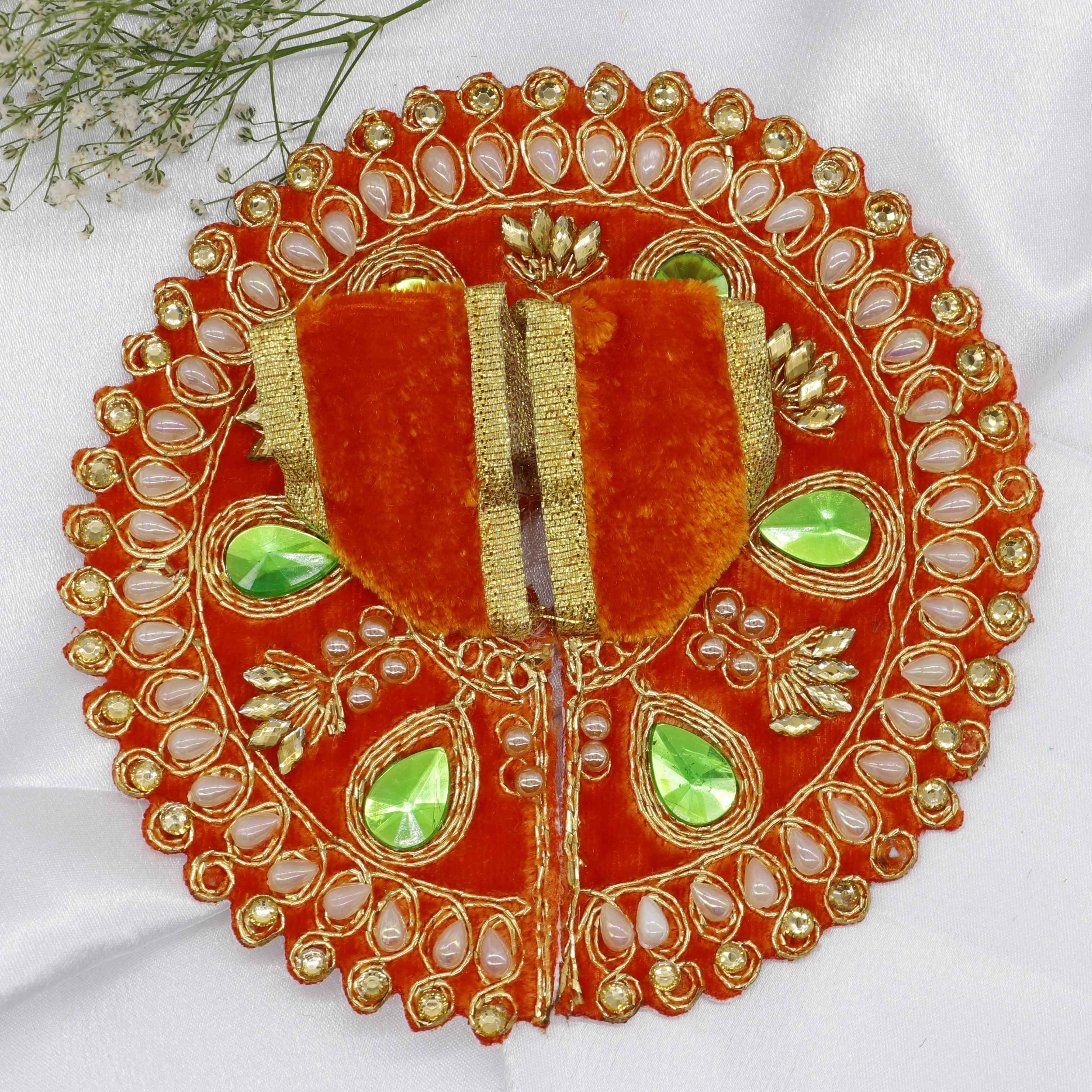 ઝાલર ચક્ર ડાયમંડ વર્ક લાડુ ગોપાલ ડ્રેસ