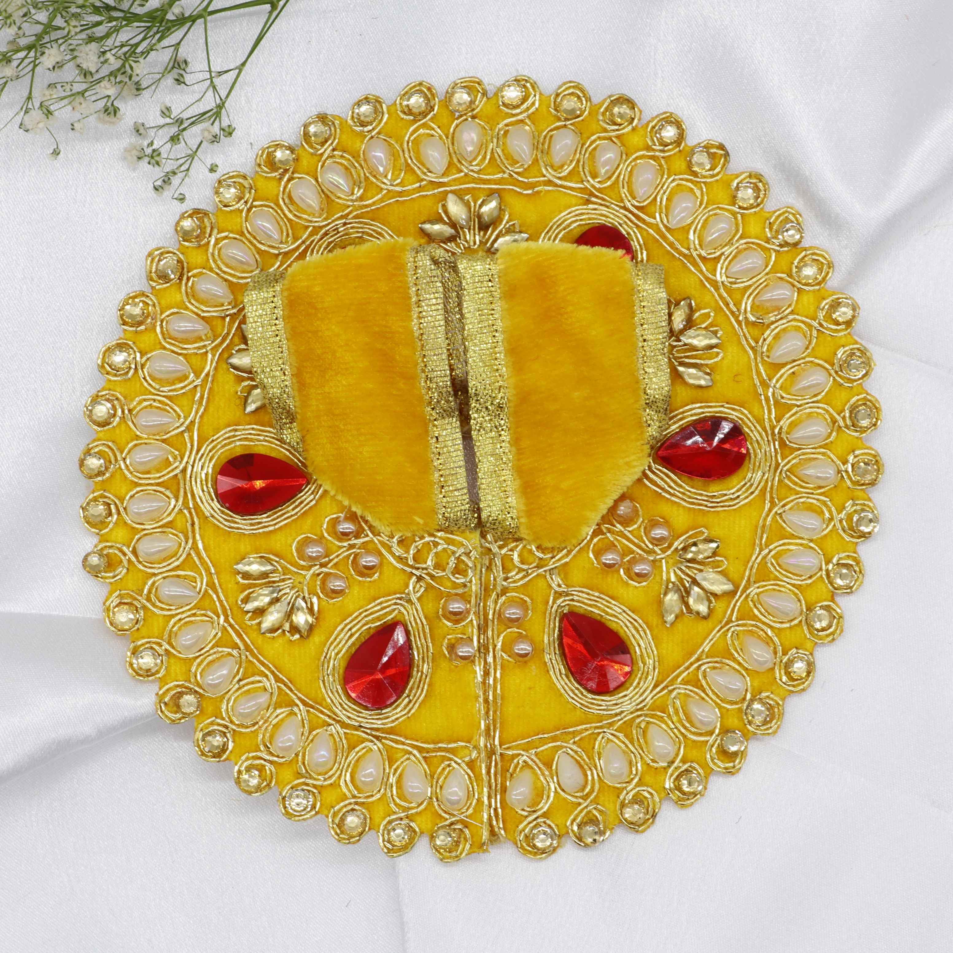 ઝાલર ચક્ર ડાયમંડ વર્ક લાડુ ગોપાલ ડ્રેસ