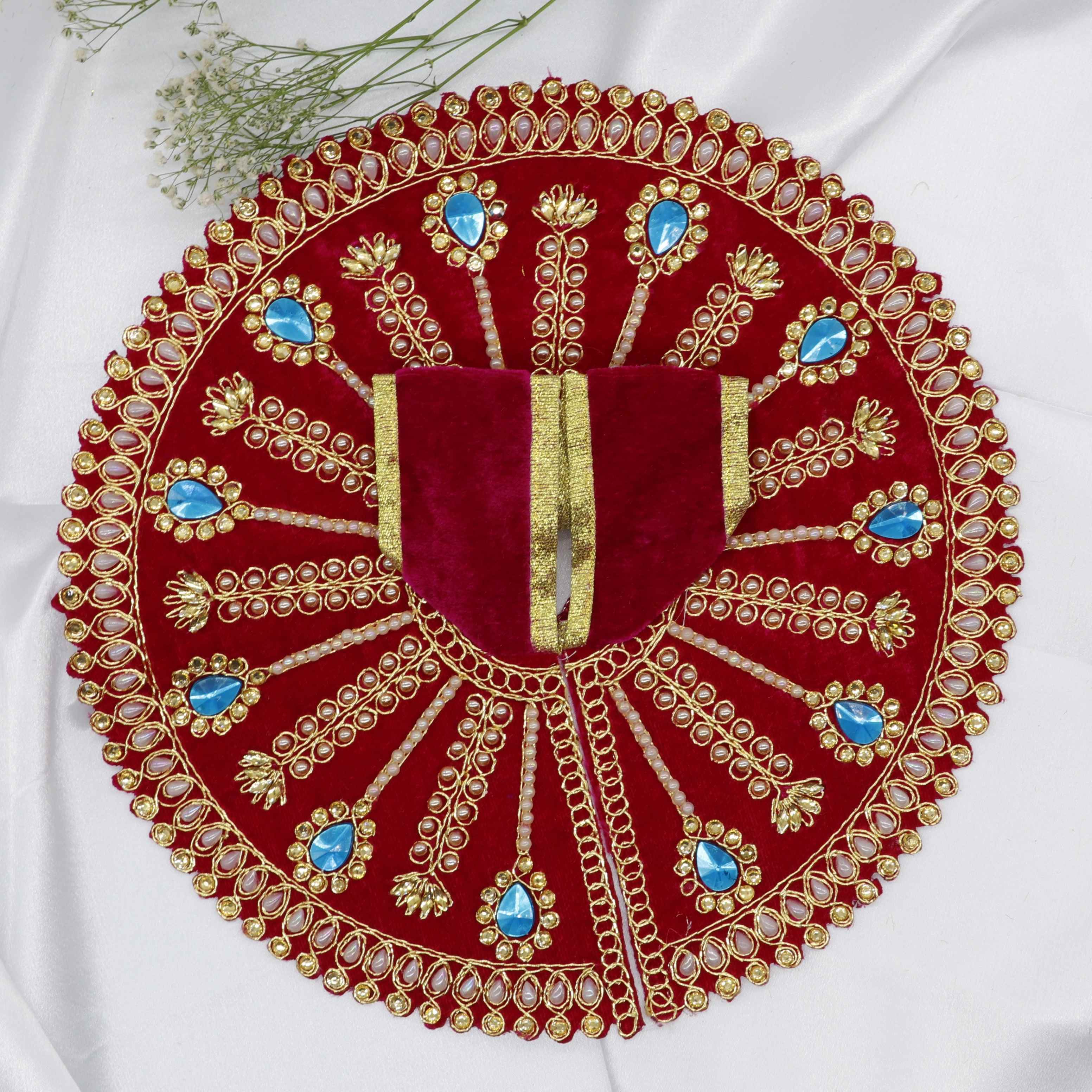 ઝાલર ચક્ર ડાયમંડ વર્ક લાડુ ગોપાલ ડ્રેસ