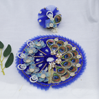 મુકુટ સાથે પંખ મંડળ લાડુ ગોપાલ વસ્ત્ર